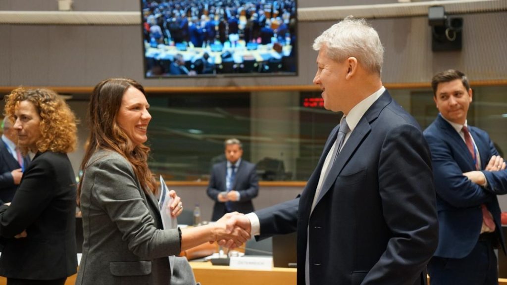 Cătălin Predoiu: Este esențial să alocăm mai multe resurse pentru combaterea traficului de droguri în UE Catalin Predoiu Este esential sa alocam mai multe resurse pentru combaterea traficului de droguri in UE