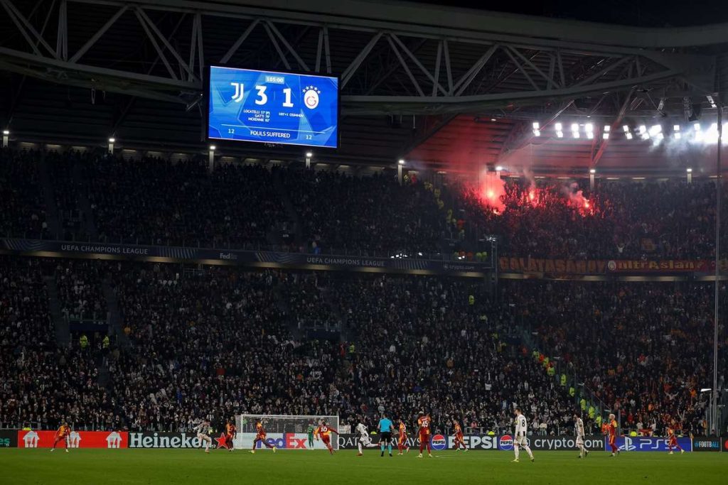 Galatasaray, fără fani la meciul cu Liverpool din Liga Campionilor Galatasaray fara fani la meciul cu Liverpool din Liga Campionilor