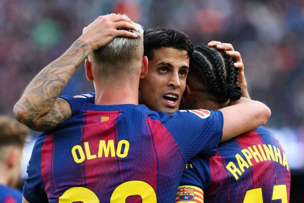 Hattrick Raphinha Barcelona isi umileste adversarul Sevilla si se distantaza in fruntea La Liga