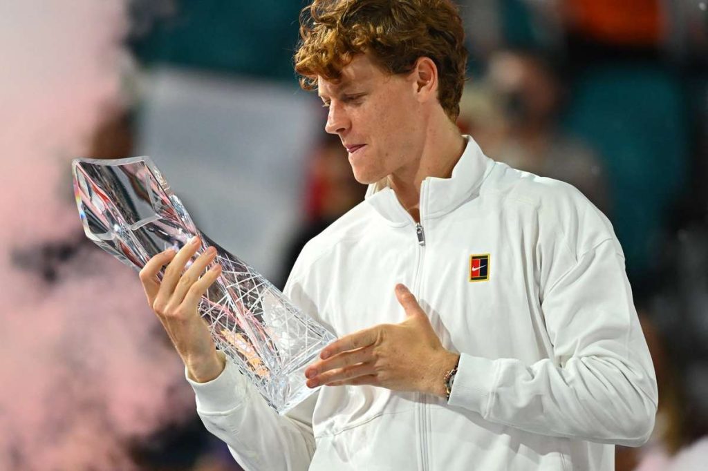 Jannik Sinner ar putea sa l depasasca curand pe Carlos Alcaraz Italianul se apropie de spaniol in clasamentul ATP
