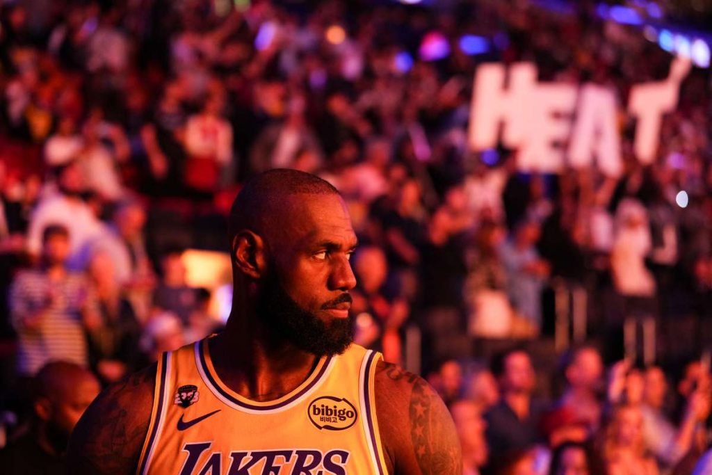 LeBron James regele recordurilor Noua performanta a starului din NBA