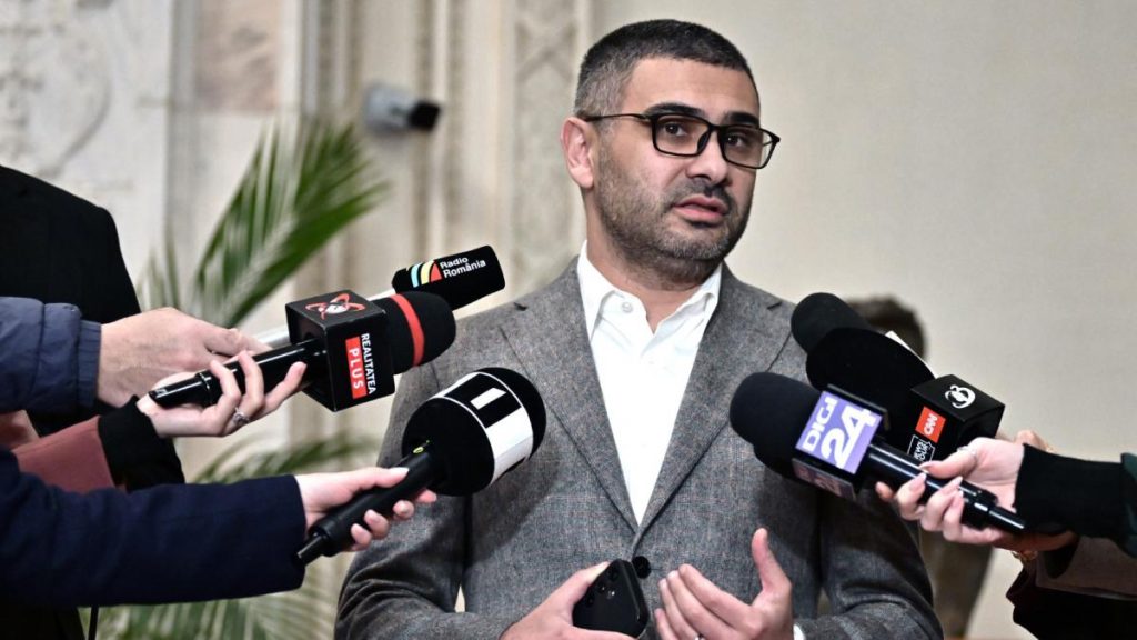 Manole il acuza pe Pislaru ca distorsioneaza informatiile cand vorbeste despre un miliard de euro pentru pensionari din