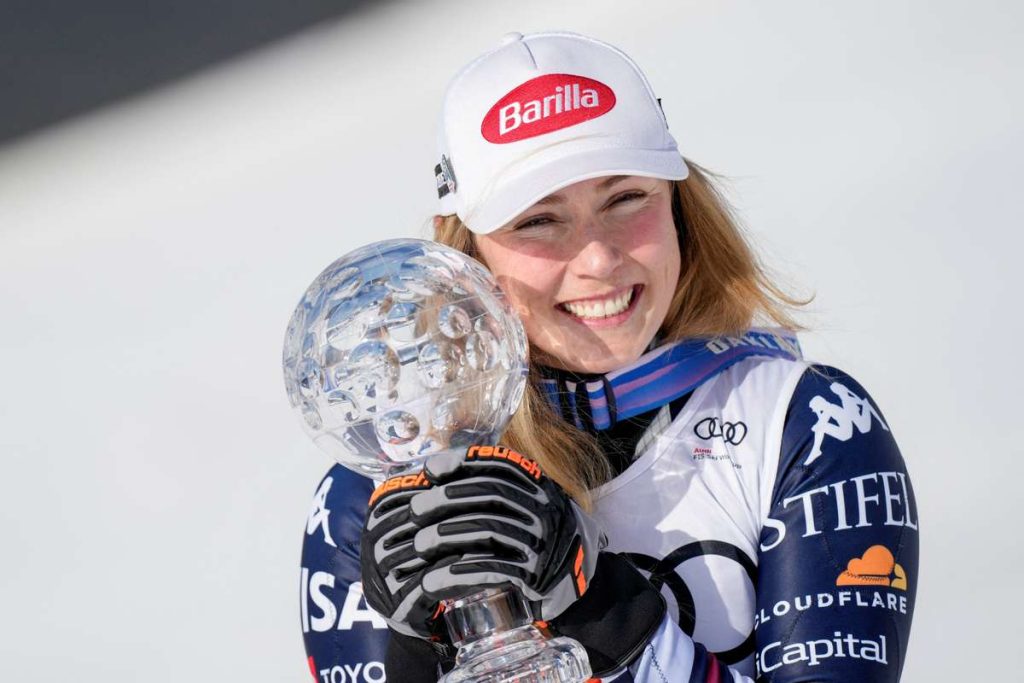Mikaela Shiffrin scrie istorie! A câștigat al șaselea titlu general în Cupa Mondială. Mikaela Shiffrin scrie istorie A castigat al saselea titlu general in Cupa Mondiala