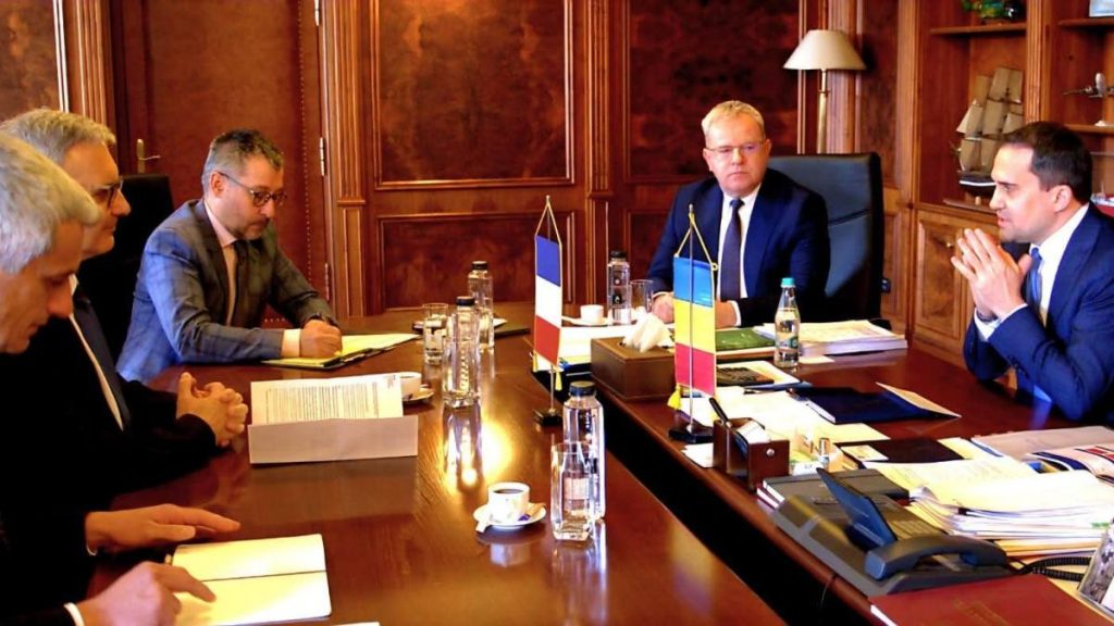 Ministrul Transporturilor intalniri cu ambasadorul Frantei despre investitiile bazate pe pozitia