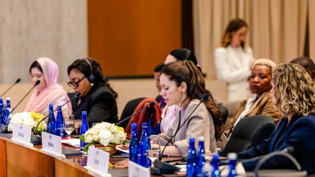 Mirabela Grdinaru vizita la American Councils Discutii despre programele comune SUA Romania destinate