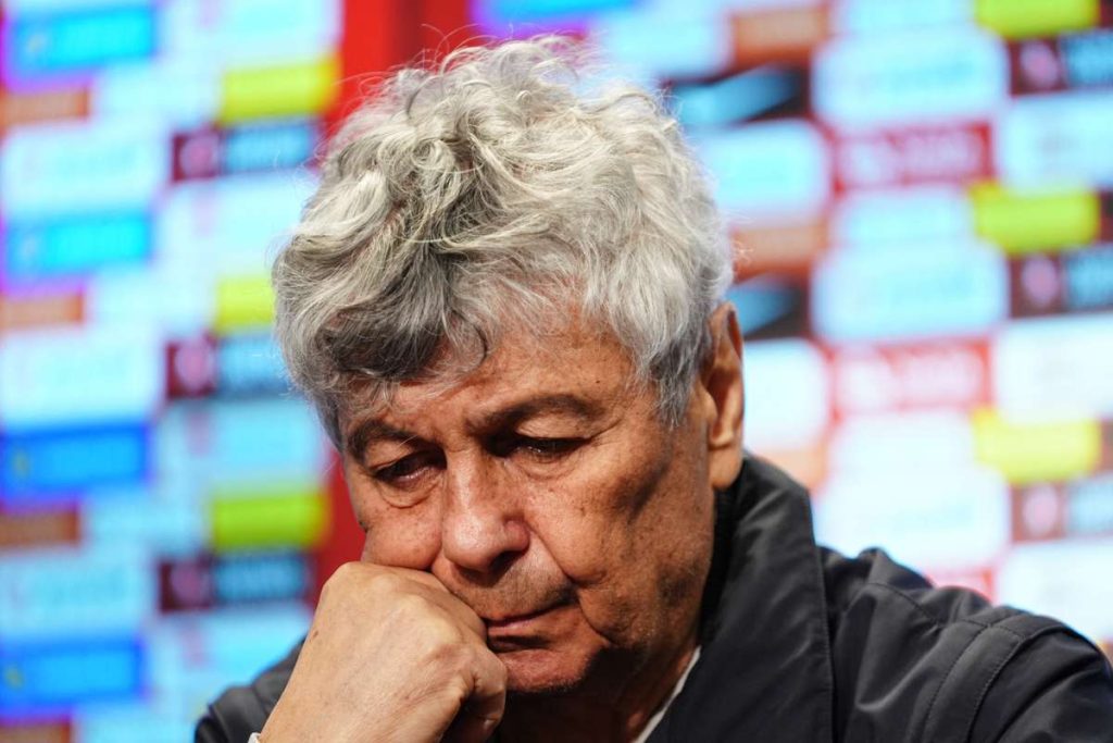 Mircea Lucescu interventii recente Medicii instaleaza un defibrilator