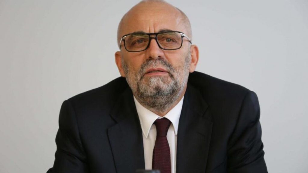 Primarul Sucevei a fost suspendat din PSD pentru o perioada de 6 luni Soldan A angajat in Primarie doar membri PNL