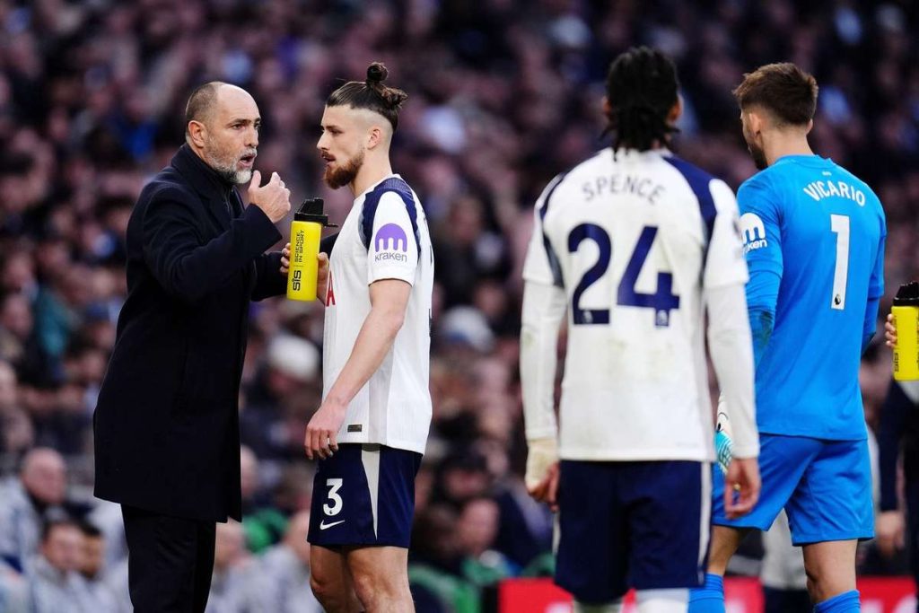 Radu Drăgușin revine în lotul lui Tottenham pentru partida cu Atletico Madrid: „Experiență și calitate” Radu Dragusin revine in lotul lui Tottenham pentru partida cu Atletico Madrid Experienta si calitate