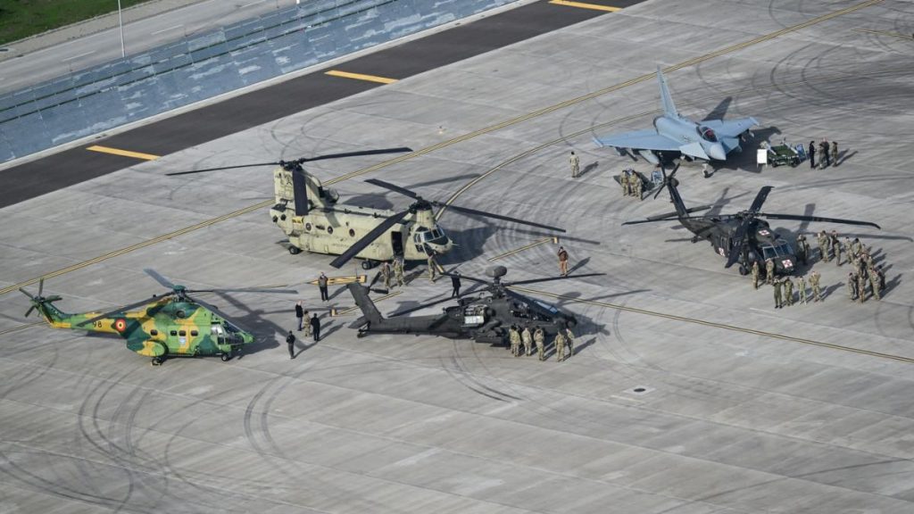 Surse: Americanii ar fi cerut utilizarea Bazei Kogălniceanu pentru alimentarea avioanelor care… Surse Americanii ar fi cerut utilizarea Bazei Kogalniceanu pentru alimentarea avioanelor care