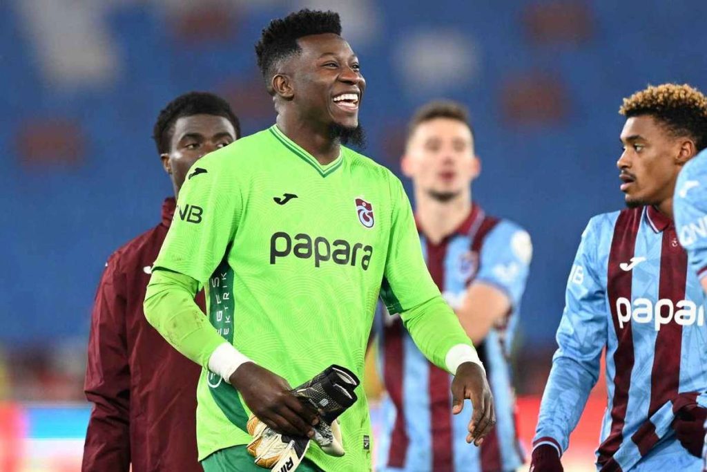 Trabzonspor intentioneaza sa l cumpere pe Onana in mod permanent dar Manchester United cere o suma considerabila pentru el afirma surse din Turcia