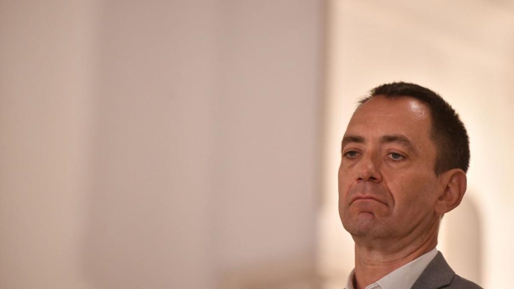 UDMR contestă alegerile anticipate. Csoma Botond: „Ar fi doar în favoarea partidului AUR” UDMR contesta alegerile anticipate Csoma Botond Ar fi doar in favoarea partidului AUR