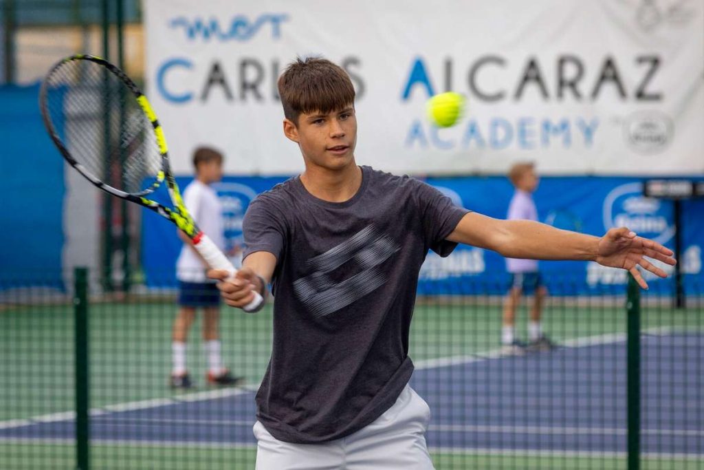 Un nou Alcaraz isi face simtita prezenta Fratele mai mic al lui Carlos a castigat un turneu Challenger U15