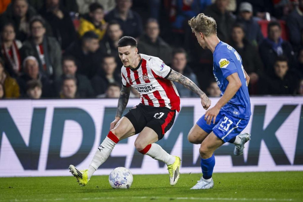 Un nou succes pentru PSV cu Dennis Man in primul 11 Evaluarea jucatorului roman
