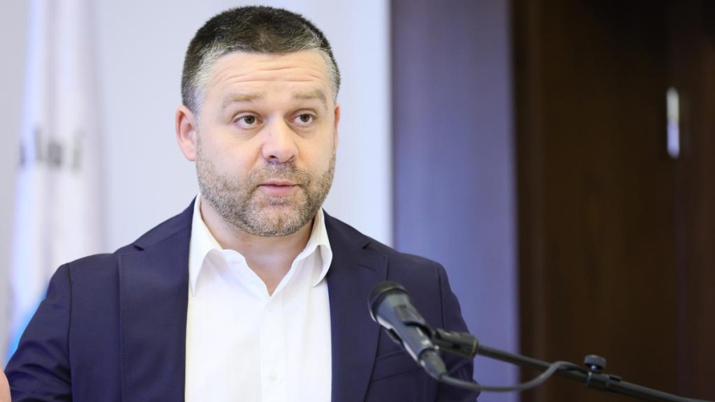 ciucu anunta reorganizari la primaria capitalei 771 de posturi vor fi eliminate vom face economii