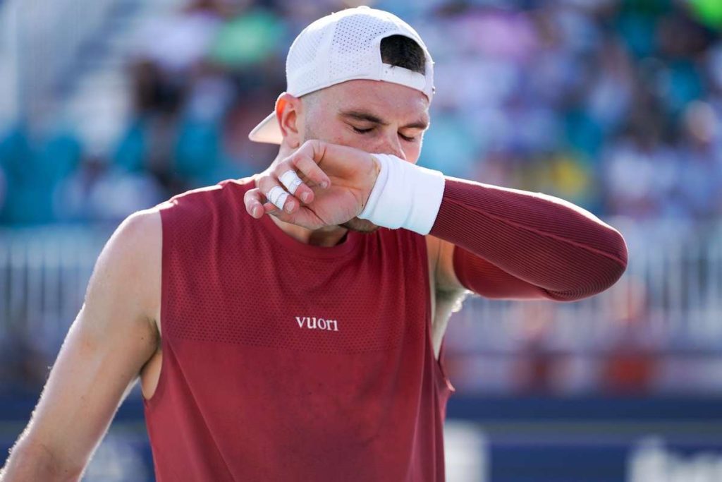 Accidentarea il obliga pe Jack Draper sa se retraga din primul tur al Barcelona Open