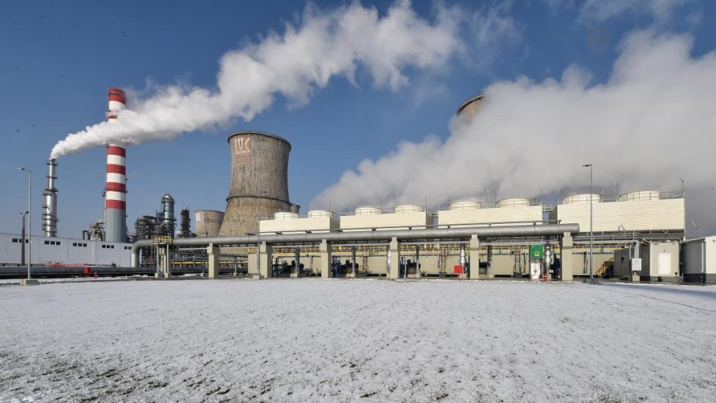 Bogdan Ivan anunță că rafinăria Petrotel este gata să înceapă producția de combustibil. Bogdan Ivan anunta ca rafinaria Petrotel este gata sa inceapa productia de combustibil