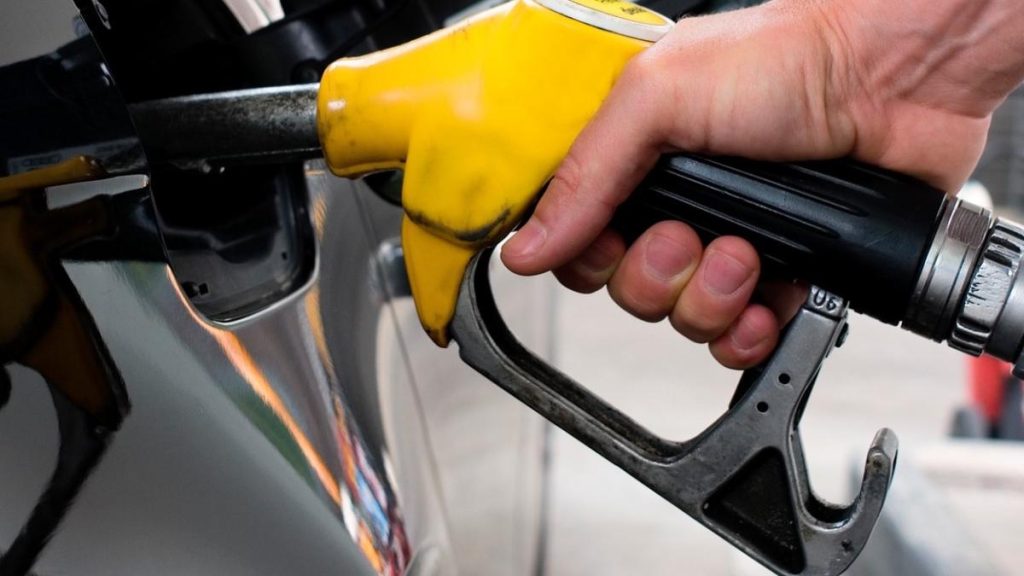 Bolojan a clarificat de ce doar motorina se ieftineste nu si benzina Sprijina economia Companiile au