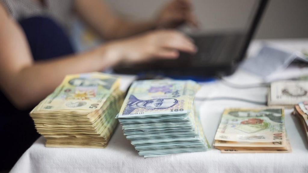 Bolojan acuză că bugetul de stat a fost utilizat ca o pușculiță: Există persoane care, în județele lor,… Bolojan acuz c bugetul de stat a fost utilizat ca o pusculi Exist persoane care n judeele lor