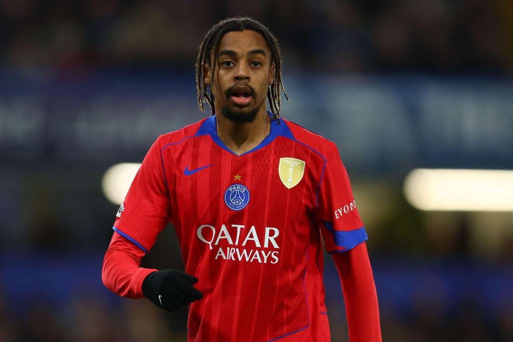 Bradley Barcola s-a întors la antrenamentele PSG cu o zi înainte de meciul cu Liverpool. Bradley Barcola s a intors la antrenamentele PSG cu o zi inainte de meciul cu Liverpool