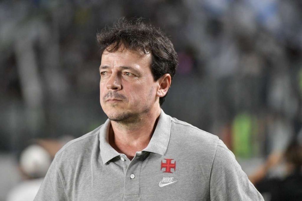 Corinthians îl angajează pe Fernando Diniz, fost selecționer interimar al Braziliei, ca antrenor. Corinthians il angajeaza pe Fernando Diniz fost selectioner interimar al Braziliei ca antrenor