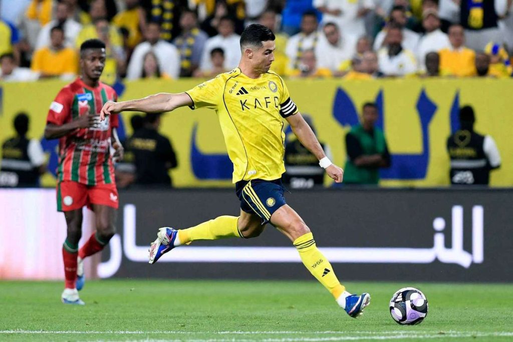 Cristiano Ronaldo, epuizat, a vomitat după meciul lui Al Nassr, dezvăluie Jorge Jesus. Cristiano Ronaldo epuizat a vomit atunci dupa meciul lui Al Nassr dezvaluie Jorge Jesus