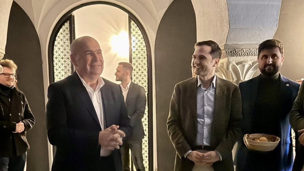 Ilie Bolojan a participat neanuntat la petrecerea PNL Bucuresti dupa ce s a aflat ca PSD ii cere sa