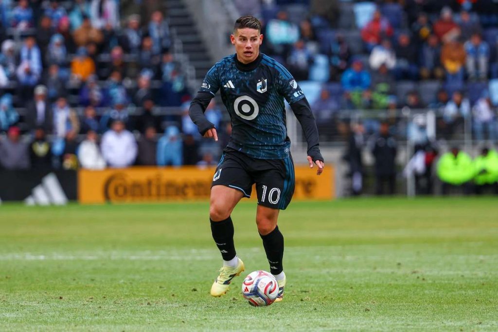 James Rodriguez a revenit la antrenamente, iar clubul său dezminte zvonurile privind o boală gravă. James Rodriguez a revenit la antrenamente iar clubul sau dezminte zvonurile privind o boala grava
