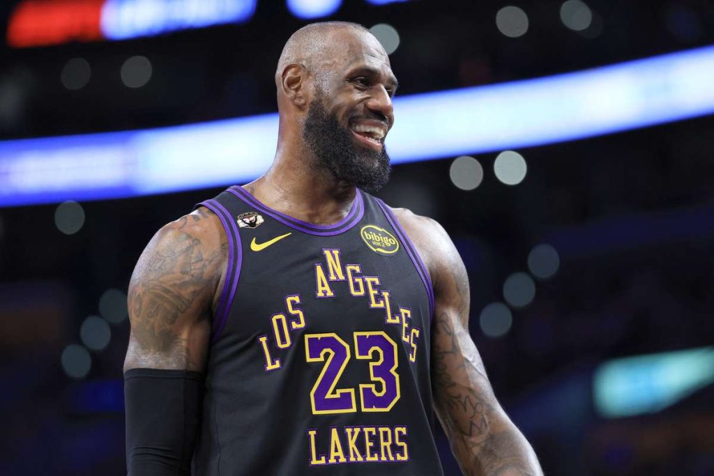 LeBron James de neoprit la 41 de ani ales jucatorul saptamanii pentru a 70 a oara