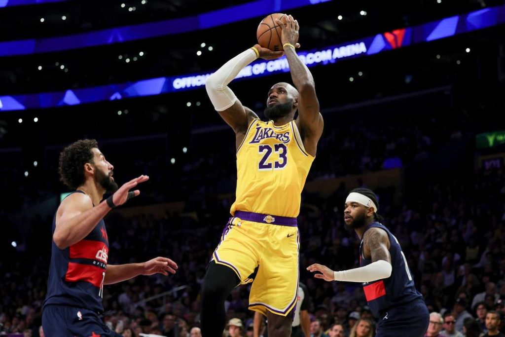 LeBron James nu se oprește! A egalat recordul de victorii din NBA LeBron James nu se opreste A egalat recordul de victorii din NBA