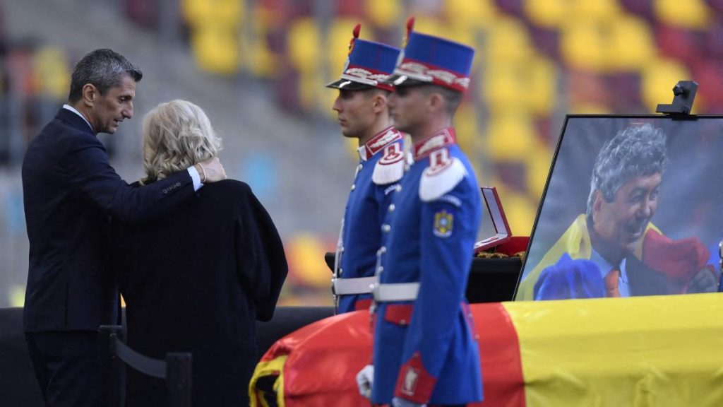Motivul pentru care Nicușor Dan nu a fost lângă patul lui Mircea Lucescu: „Nu am vrut să aduc într-o…” Motivul pentru care Nicusor Dan nu a fost langa patul lui Mircea Lucescu Nu am vrut sa aduc intr o
