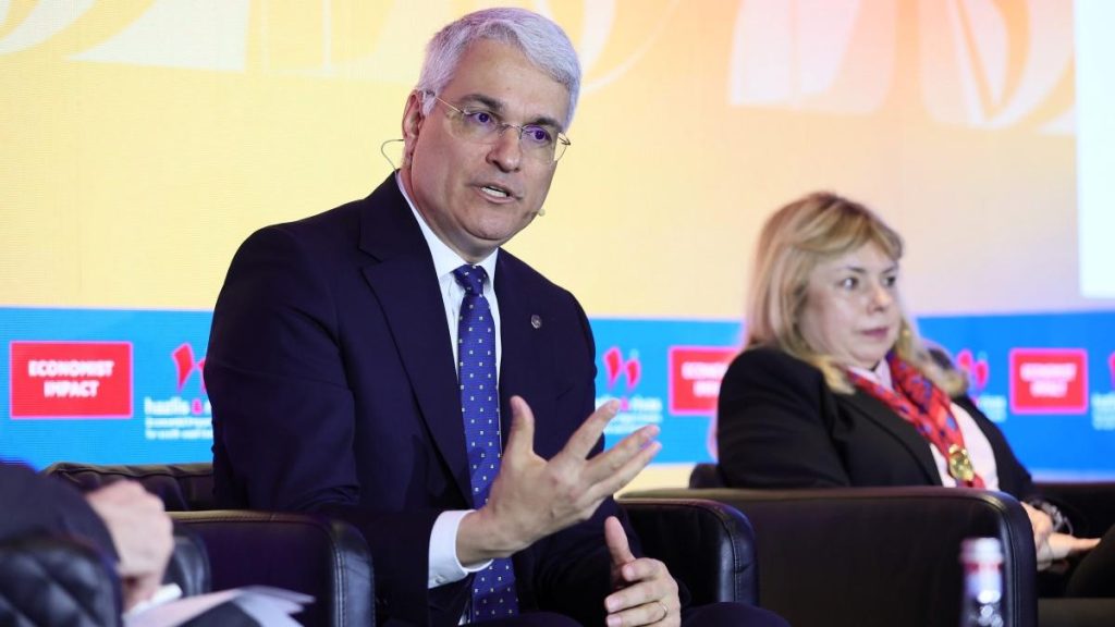 Pîslaru, despre legea salarizării unice: În 2017 nu a fost realizat un proiect corespunzător și realist. Banca… Pislaru despre legea salarizarii unice In 2017 nu a fost realizat un proiect corespondator si realist Banca