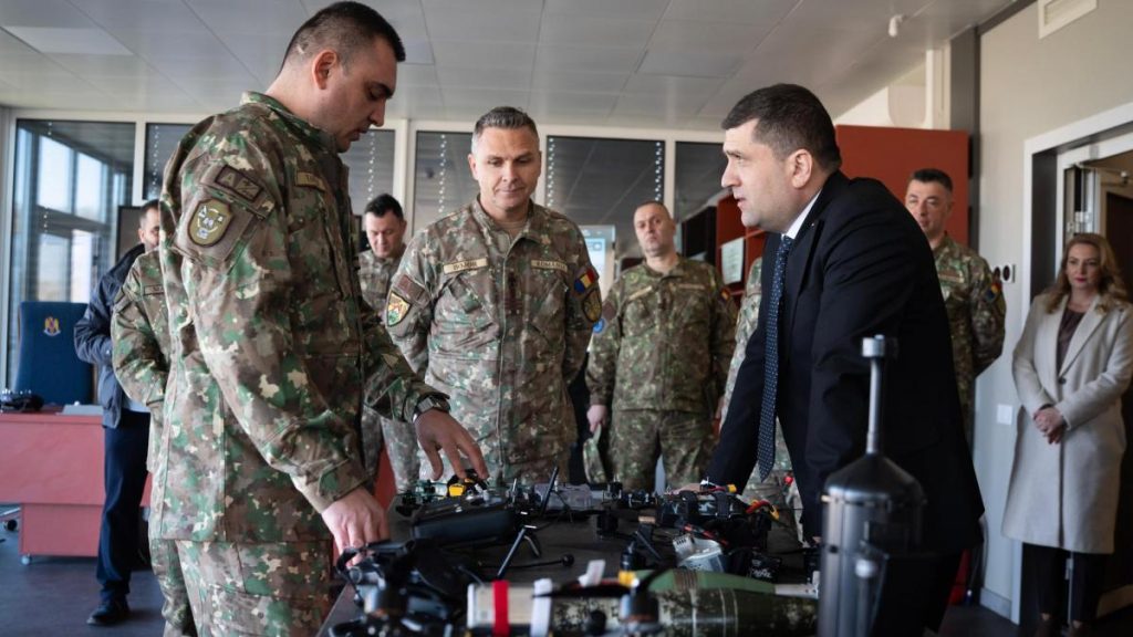 Radu Miruță anunță finalizarea ultimelor pregătiri pentru programul Soldat gradat voluntar în termen. Radu Miruta anunta finalizarea ultimelor pregatiri pentru programul Soldat gradat voluntar in termen