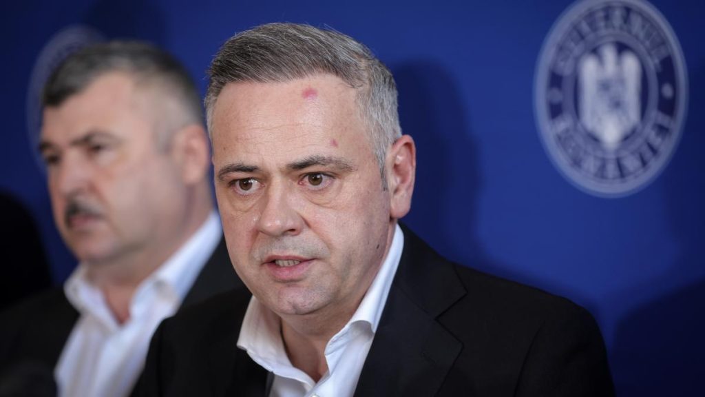 Scandal în Guvern. Florin Barbu cere fermierilor să cumpere motorină fără acciză și TVA direct de… Scandal in Guvern Florin Barbu cere fermierilor sa cumpere motorina fara acciza si TVA direct de