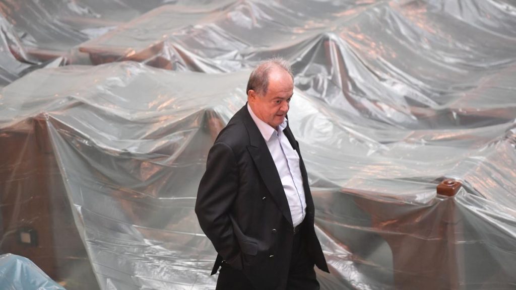 Vasile Blaga, surprins înjurând la tribuna Senatului: „Ai belit p… acum. Dacă nu ai cu cine?” Vasile Blaga surprins injurand la tribuna Senatului Ai belit p acum Daca nu ai cu cine