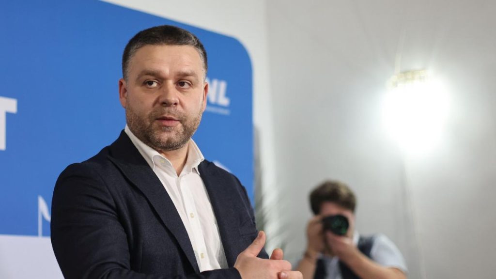 Ciucu: Excludem alte negocieri cu PSD. Obiectivul lor este să slăbească PNL, să-l transforme într-un servitor sau accesoriu. Nu ne… Ciucu Excludem alte negocieri cu PSD Obiectivul lor este sa slabesca PNL sa l transforme intr un servitor sau accesoriu Nu ne