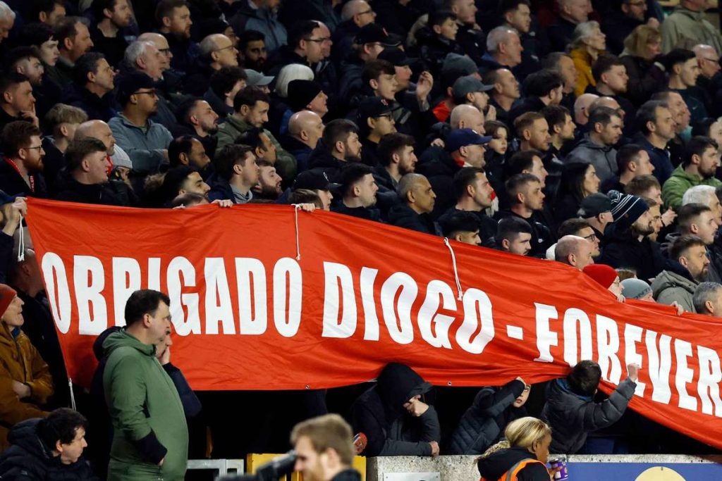 Diogo Jota si fratele sau vor fi omagiati de Liverpool printr un memorial pe Anfield