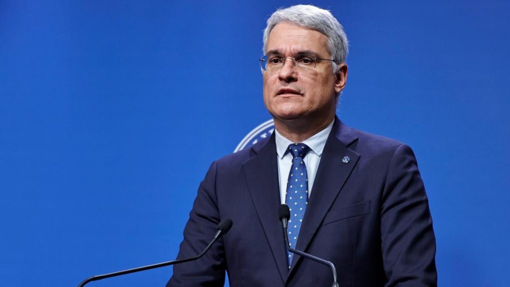 Dragoș Pîslaru, de 1 Mai: „Munca trebuie apreciată și nicio muncă cinstită nu este o rușine” Dragos Pislaru de 1 Mai Munca trebuie apreciata si nicio munca cinstita nu este o rusine