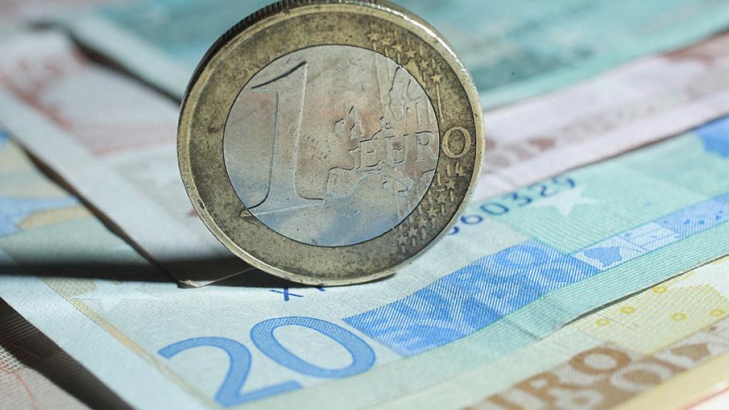 Nazare susține că creșterea cursului euro se datorează moțiunii de cenzură. „Efectele nu sunt excluse…” Nazare sustine ca cresterea cursului euro se datoreaza motiunii de cenzura Efectele nu sunt excluse