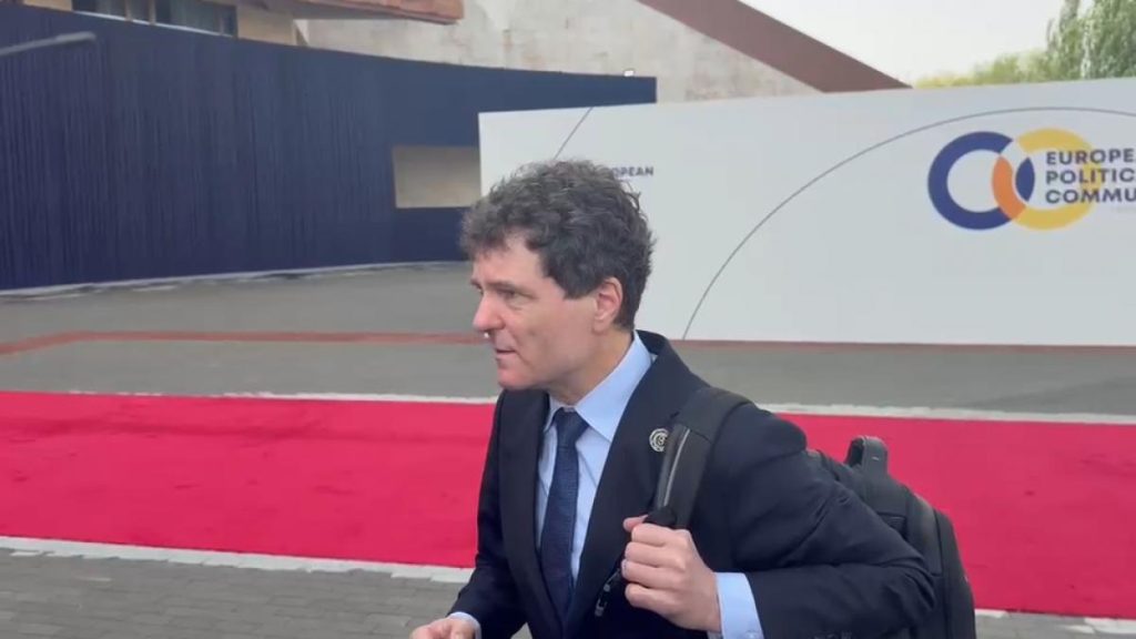 Nicușor Dan va participa la summitul Comunității Politice Europene din Armenia. De la ora 13:15 va conduce o… Nicusar Dan va participa la summitul Comunitatii Politice Europene din Armenia De la ora 13 15 va conduce o