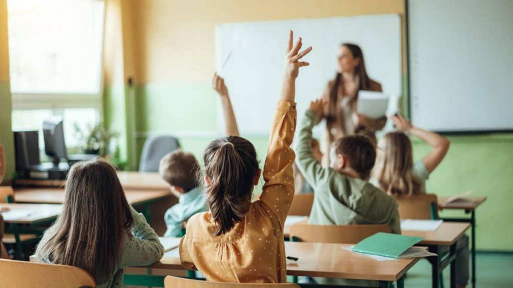 prime de 1500 de lei pentru profesori in discutiile guvernului pislaru decidia depinde de avizul