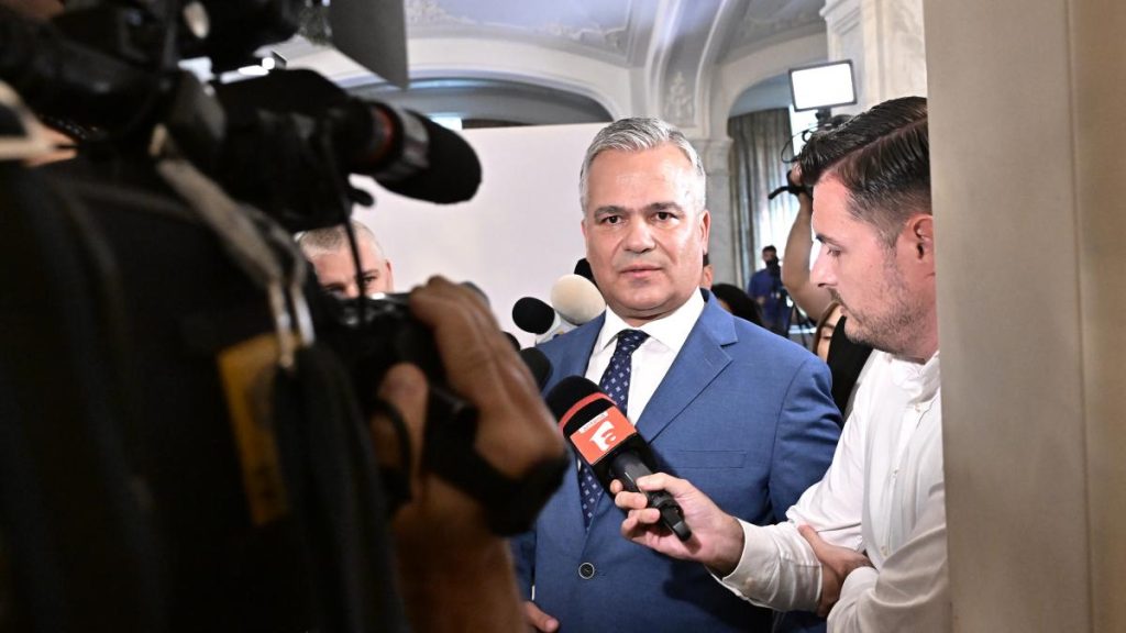 Adrian Vestea prezinta in Parlament lista minis Trilor si programul de guvernare Ultimele evaluari de