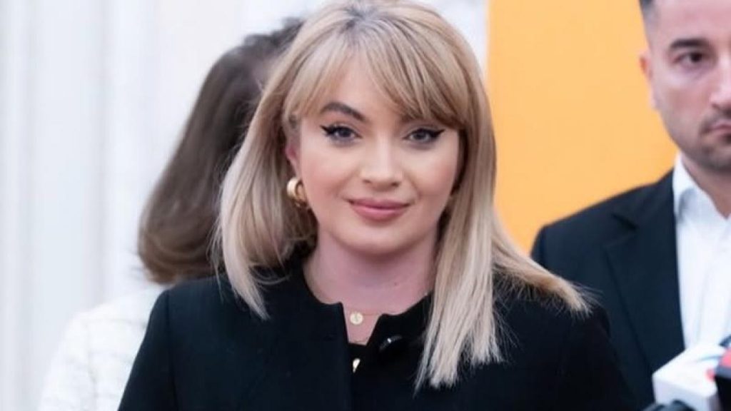 Avocata AUR Silvia Uscov si a dat demisia din partid acuzandu l pe Simion ca prefera varianta