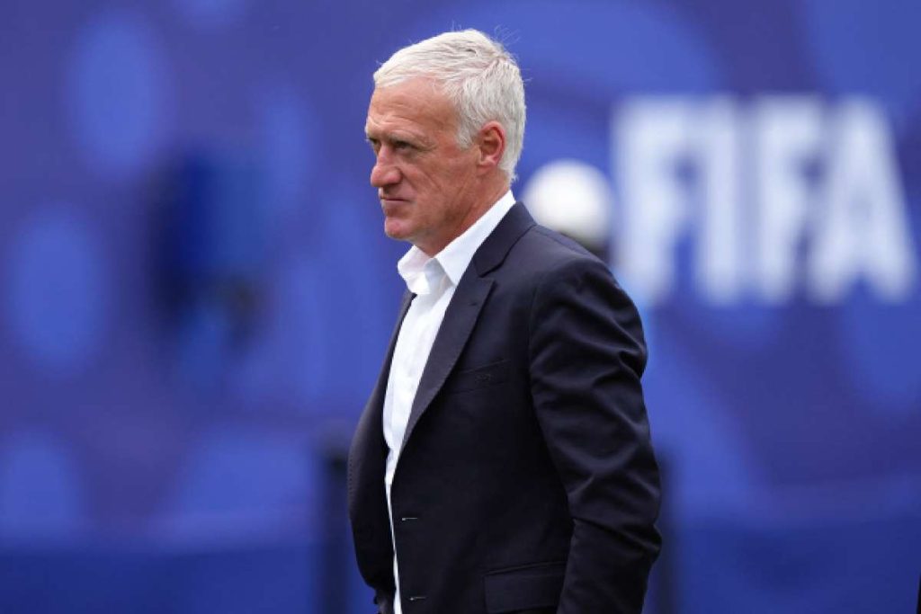 Didier Deschamps s-a întors în tabăra Franței după decesul mamei sale. Didier Deschamps s a intoars in tabara Frantei dupa decesul mamei sale