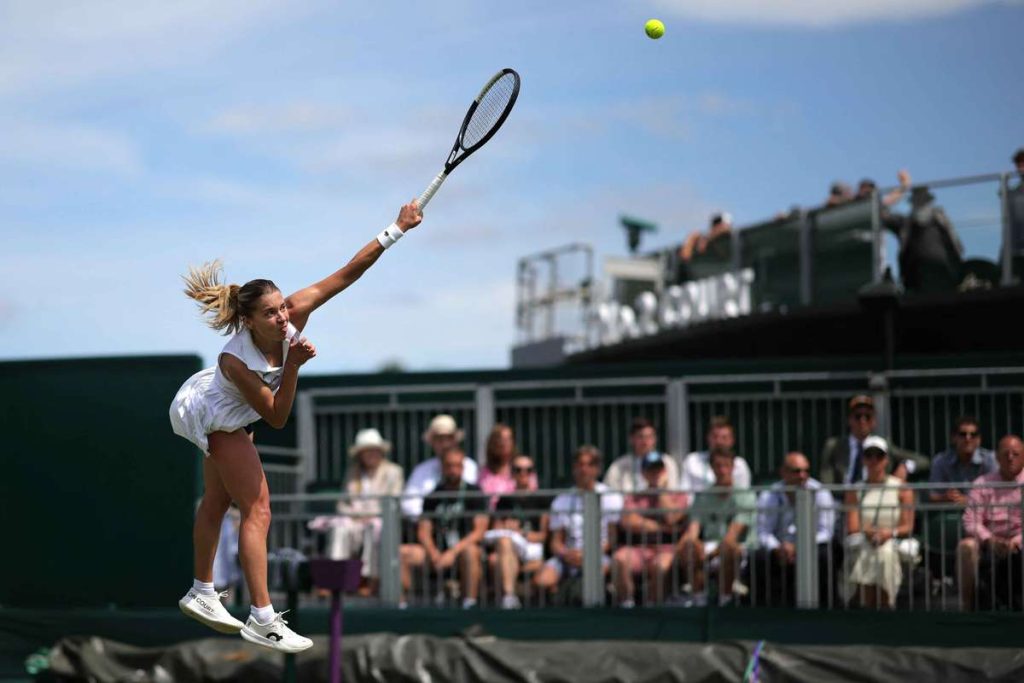 Finalista de la French Open eliminata de la Wimbledon dupa ce a cazut in timpul unei lovituri