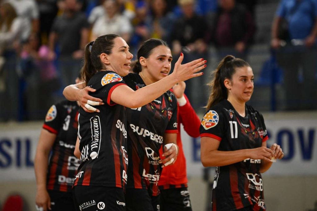 Grupele Ligii Campionilor la handbal feminin au fost stabilite! Provocare greu de dus pentru Bistrița. Grupele Ligii Campionilor la handbal feminin au fost stabilite Provocare greu de dus pentru Bistrita