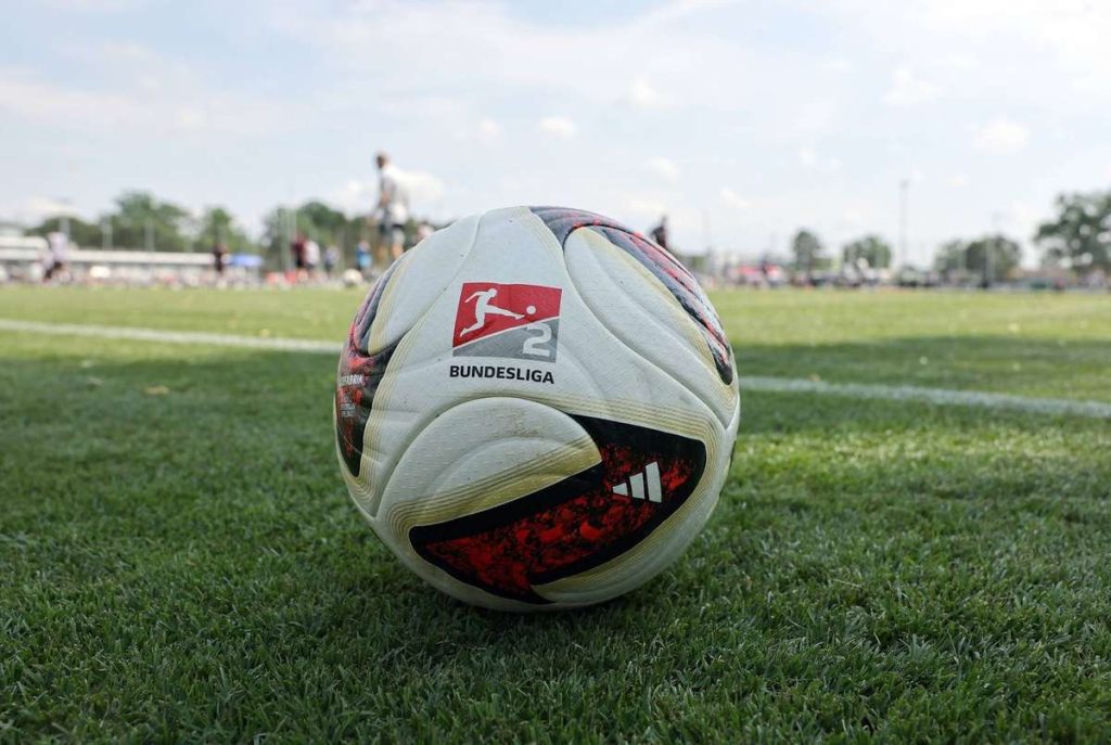 Modalitatea inițială prin care au fost anunțate primele derby-uri din Bundesliga. Modalitatea initiala prin care au fost anuntate primele derby uri din Bundesliga