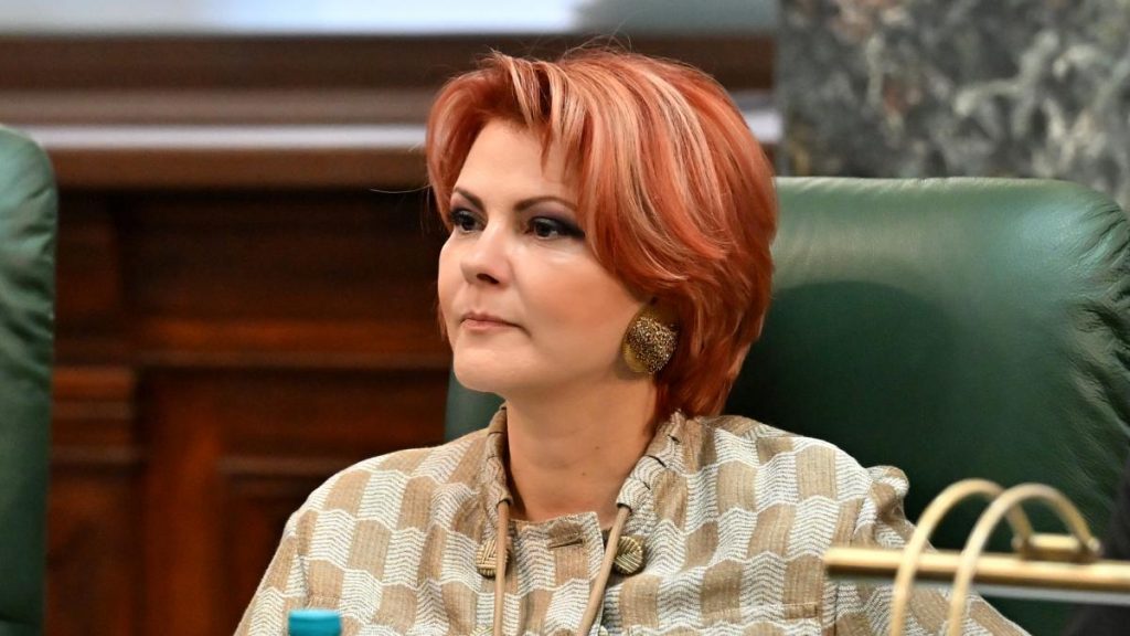Olguța Vasilescu: Bolojan vrea să ne propună un prim-ministru care nu știe cum se trăiește în… Olgua Vasilescu Bolojan vrea sa ne propuna un prim ministru care nu stie cum se traiteste in