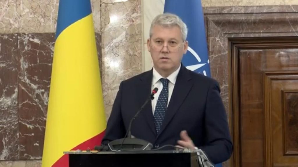 Predoiu, la premierea unor cadre MAI: Dacă unii politicieni ar avea măcar jumătate din generozitatea unui… Predoiu la premierea unor cadre MAI Daca unii politicieni ar avea macar jumatate din generozitatea unui