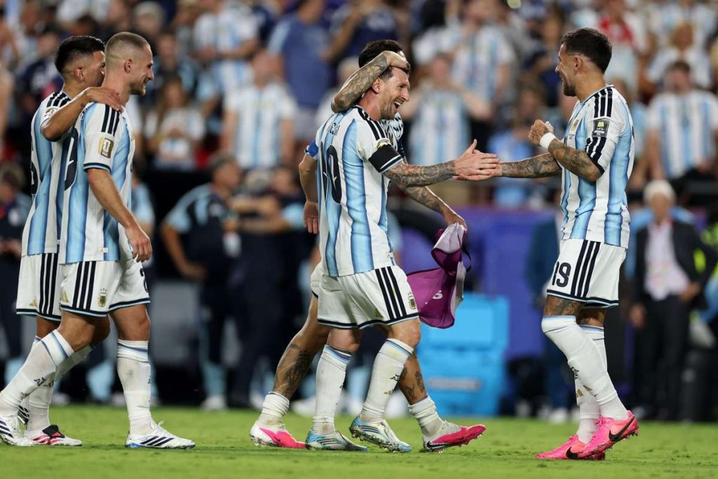 Ca în 1986! FIFA a autorizat Argentina să joace în albastru împotriva Angliei Ca in 1986 FIFA a autorizat Argentina sa joace in albastru impotriva Angliei
