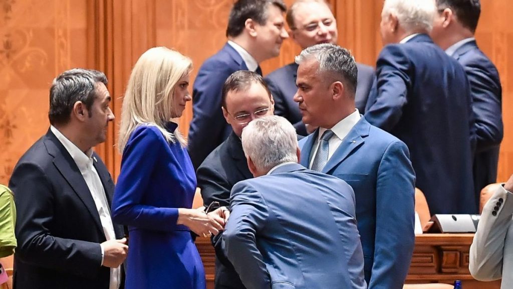 Contestatarii lui Bolojan din PNL publica Manifestul Platformei Conservatoare Nu suntem o grupare
